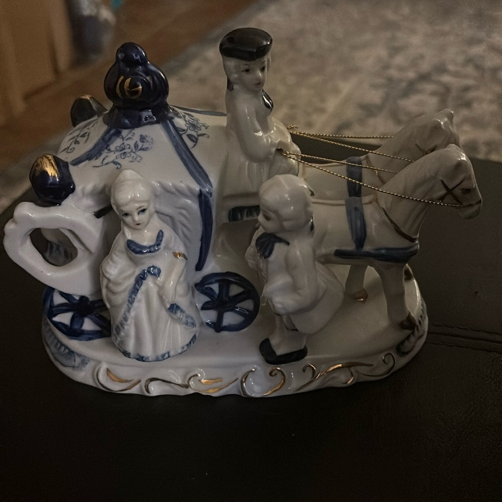 Vintage Horse Carriage Victorian Colonial Porcelain Figurine Blue White (061)